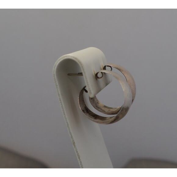 Retired James Avery 925 Wide Hammered Hoop Earrings 3.87G / 0.7in - Picture 2 of 5